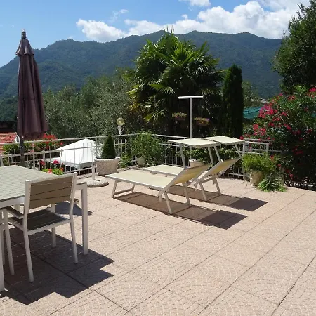 Casa Piccini Garden By Gardadomusmea Pieve (Lombardy)